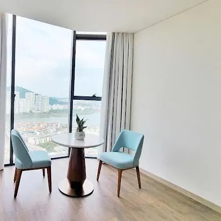A La Carte Ha Long Bay Hotel